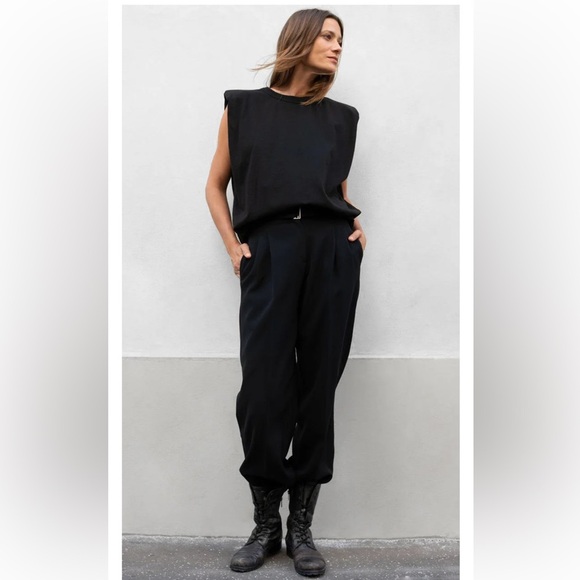 The Frankie Shop Eva Padded Shoulder Muscle T-Shirt Black Size Extra Small. - Picture 1 of 14